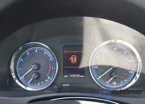 2018 Toyota Corolla Le z USA, uszkodzony, nr VIN 5YFBURHE0JP763113